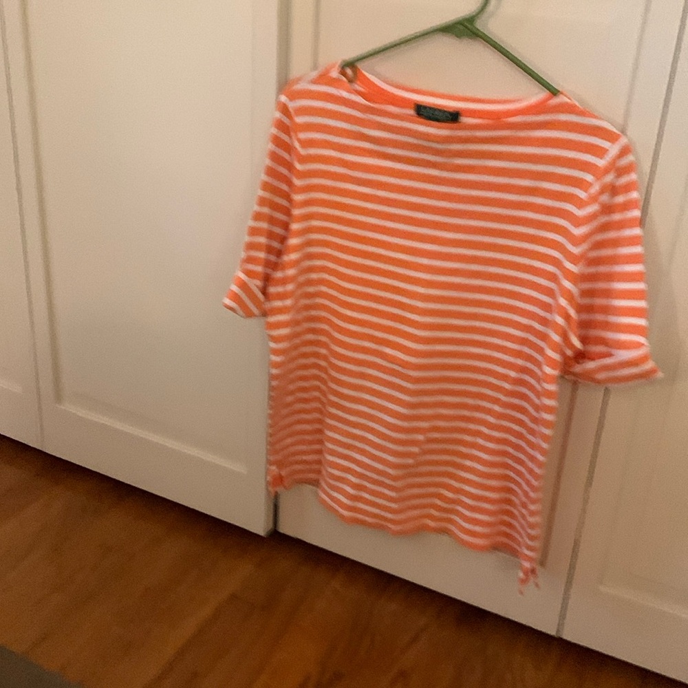 Lauren top, boat neck with cuffed sleeves and slits on bottom. 100% cotton.